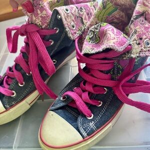 Women's High-Top Sneakers with Pink Laces